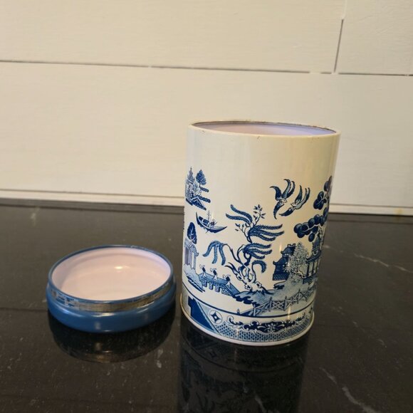 Blue Willow Tin Canister with Lid Blue & White Chinoiserie Kitchen Storage, Vint - Picture 9 of 13